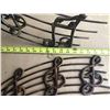 Image 2 : LOT OF 2 CAST WALL ART PCS - MUSICAL SCALES