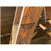 Image 2 : NORTHERN ELECTRIC HEAVY DUTY WOOD STEP LADDER