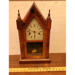 8 DAY 30 HOUR ANTIQUE MANTLE CLOCK W/ KEY