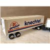 Image 2 : ERTL TOY TRACTOR TRAILER - KNECHTEL