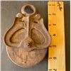 Image 1 : SMALL ANTIQUE PULLEY