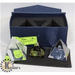 ETCHED CRYSTAL DECORATIVE PYRAMIDS IN BOX