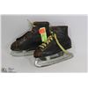 Image 1 : DECOR ONLY 1950'S VINTAGE CHILD'S HOCKEY SKATES