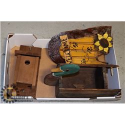 FLAT OF OUTDOOR WOOD DECORATIVE ITEMS