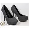 Image 1 : GREY STILETTOS , SIZE 9