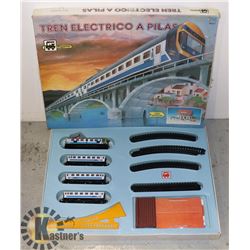 VINTAGE CHILD'S TRAIN SET COMPLETE PEQUETREN