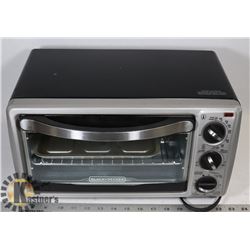 BLACK AND DECKER TOASTER OVEN COMES WITH TRAY