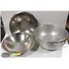 Image 1 : LARGE COLANDER & 2 S/S BOWLS- ALL 15"