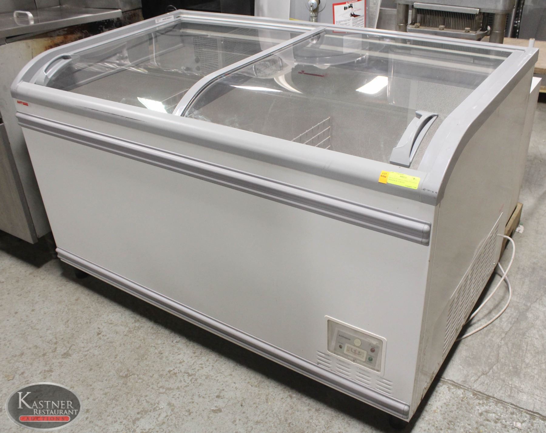 MEGATOP LARGE CAPACITY CHEST FREEZER W/ CURVED