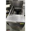 Image 2 : FRYMASTER DUAL-BASKET COMMERCIAL DEEPFRYER