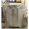 Image 2 : FRYMASTER DUAL-BASKET COMMERCIAL DEEPFRYER