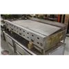 Image 2 : U.S. RANGE COUNTERTOP 5' FLAT TOP GRILL W/ 2 OPEN
