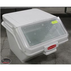 RUBBERMAID STACKABLE FOOD BINS W/ SLIDING LIDS