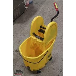 RUBBERMAID COMMERCIAL MOP BUCKET W/ WRINGER