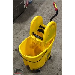 RUBBERMAID COMMERCIAL MOP BUCKET W/ WRINGER