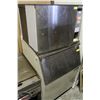Image 1 : MANITOWOC ICE MAKER W/ BIN