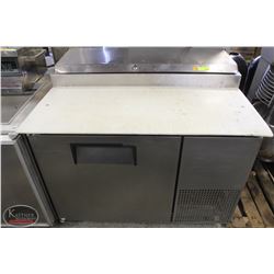 TRUE SINGLE DOOR PIZZA PREP STATION* AS IS