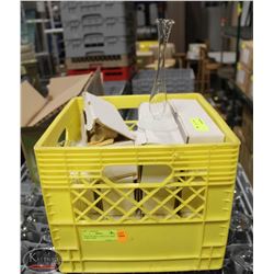 CRATE W/ SMALL SINGLE FLOWER TABLE VASES