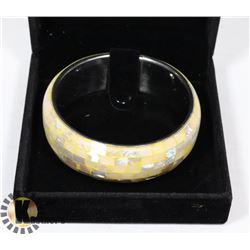 METAL BANGLE BRACELET WITH MOTHER OF PEARL DESIGN