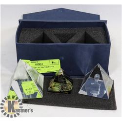 ETCHED CRYSTAL DECORATIVE PYRAMIDS IN BOX
