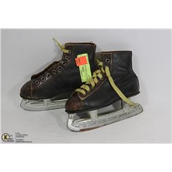 DECOR ONLY 1950'S VINTAGE CHILD'S HOCKEY SKATES