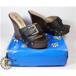 BLACK CLOG PUMPS, SIZE - 7.5