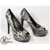 Image 1 : BLACK & GREY SNAKESKIN STILETTOS, SIZE - 6.5