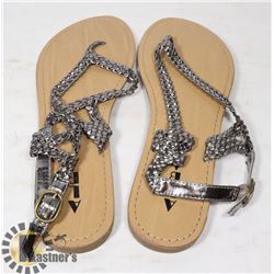 SILVER FLATS, SIZE 6