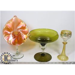 COLLECTION OF DECORATIVE GLASS PIECES