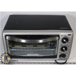 BLACK AND DECKER TOASTER OVEN COMES WITH TRAY