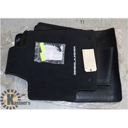 TOYOTA HIGHLANDER FACTORY FLOOR MATS- SET OF 5