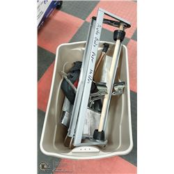 AUTOMOTIVE SET, INCLUDES PAPER DISPENSER, UNIVERSA