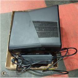 XBOX 360 WITH CHARGER WORKING
