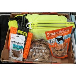 DOG LIFE JACKET SIZE M AND ASSORTED ACCESSORIES