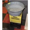 Image 1 : VINTAGE METAL WASH TUB  & 2 STACKING CRATES