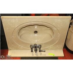 SINK WITH FAUCET AND DRAIN