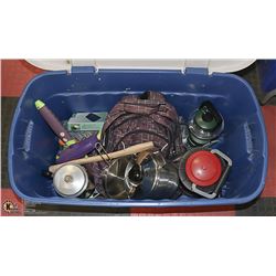 XL RUBBERMAID HINGED LID BIN W/CAMPING