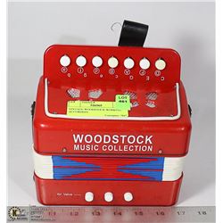 VINTAGE WOODSTOCK WORKING ACCORDIAN