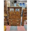 Image 4 : 3 PIECE BEDROOM SET, INCLUDES QUEEN HEADBOARD