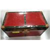 Image 1 : 1930'S CHILDS TOY METAL CHEST WITH MINT LINING