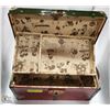 Image 3 : 1930'S CHILDS TOY METAL CHEST WITH MINT LINING