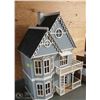 Image 4 : VINTAGE DOLL HOUSE WITH ACCESSORIES
