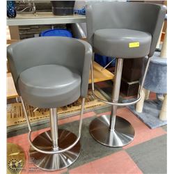 2 BAR STOOLS, SWIVEL ADJUSTABLE