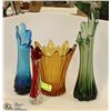 Image 1 : LOT OF 4 ASSORTED COLOUR FLUTED GLASS VASES