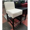 Image 2 : PAIR OF BLACK & WHTIE BAR STOOLS, SEAT HEIGHT 26"