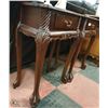 Image 2 : 2 VINTAGE STYLE END TABLES, 20 X 30 X 12