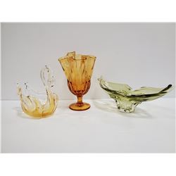 LOT OF 3 PIECES OF ART GLASS SCULPTURES