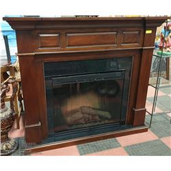 FIREPLACE WITH ELECTRIC INSERT
