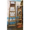 Image 1 : LOT OF 2 WOOD LADDERS. TOOLS