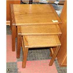3 PCE OAK NESTING TABLES